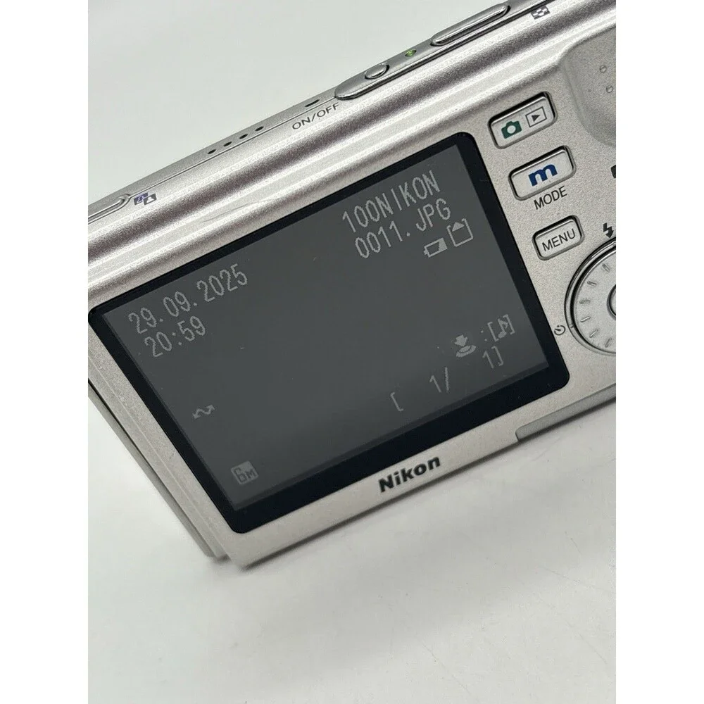 Nikon CoolPix S5 Digital Camera Silver 6MP 3x Optical Zoom FOR PARTS ONLY